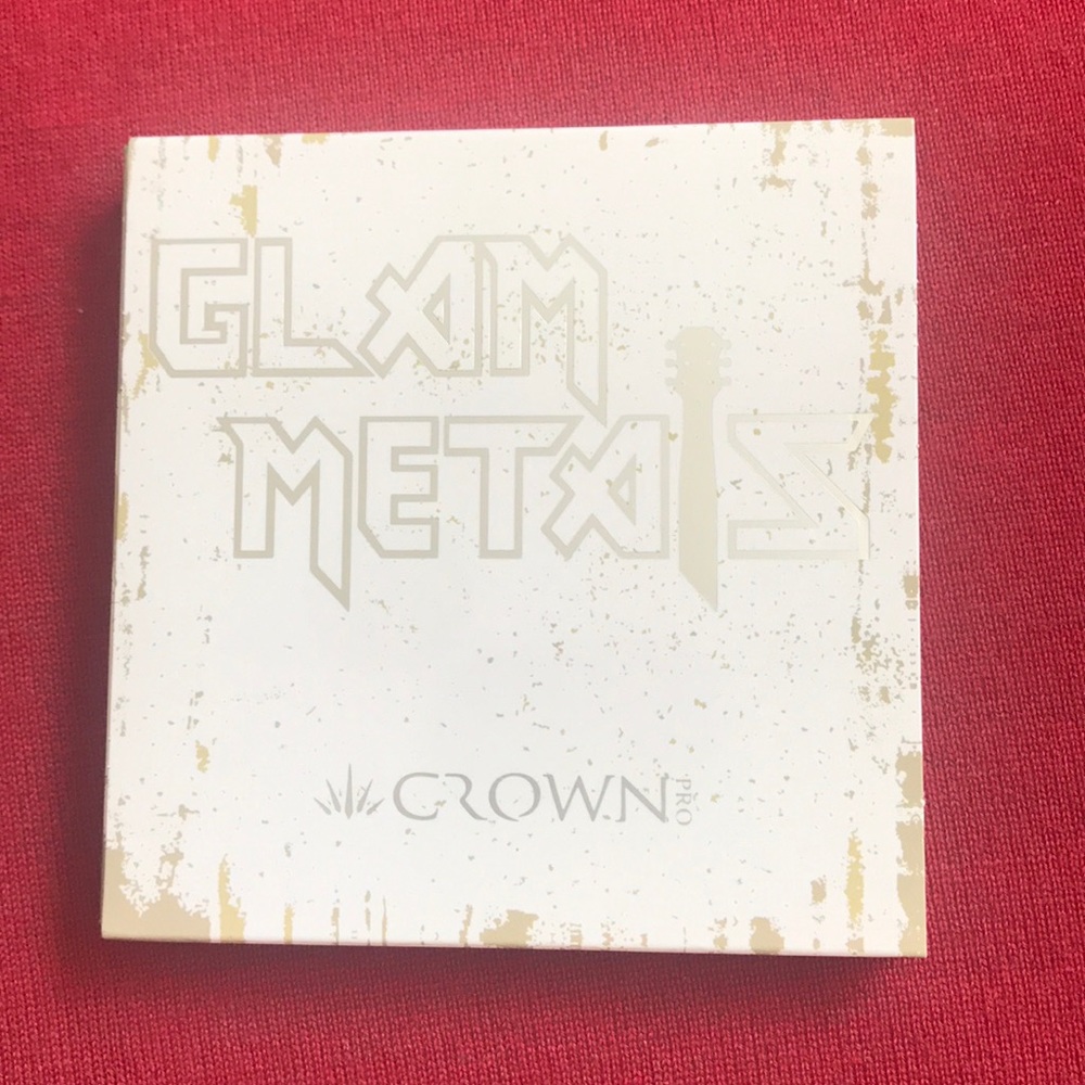 CROWNE Glam Metals Eyeshadow Palette